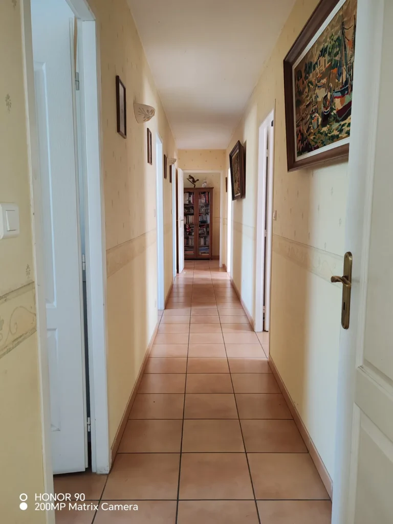 Villa T4 en Plein pied de 152m2 habitable sur un terrain de 2705m2, garage.