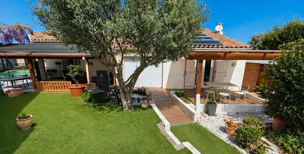Maison avec Appartement indépendant à GIGEAN